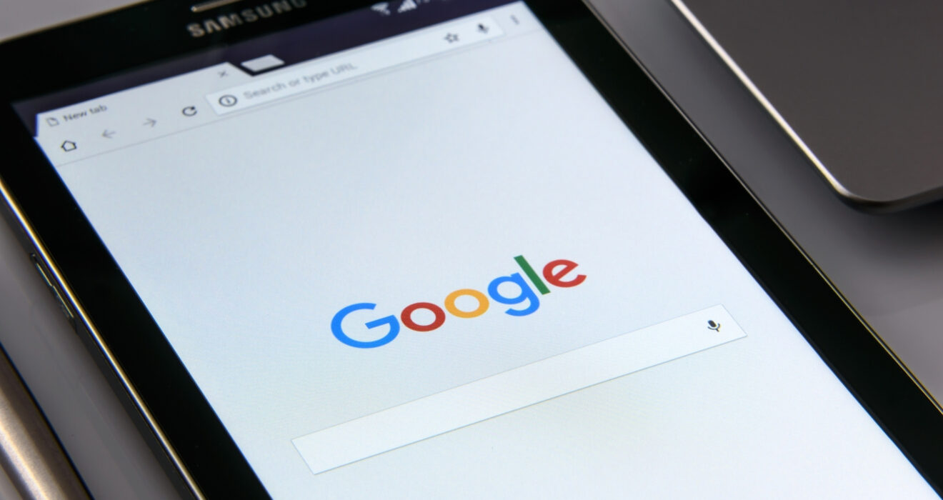 Google Ads remarketing kampanyaları ile müşteri dönüşümlerini artırın. ROI’yi yükseltin ve kişiselleştirilmiş reklam stratejileri keşfedin.